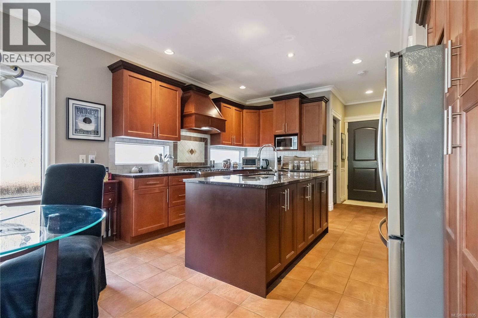  1702 De Sousa Place, Saanich