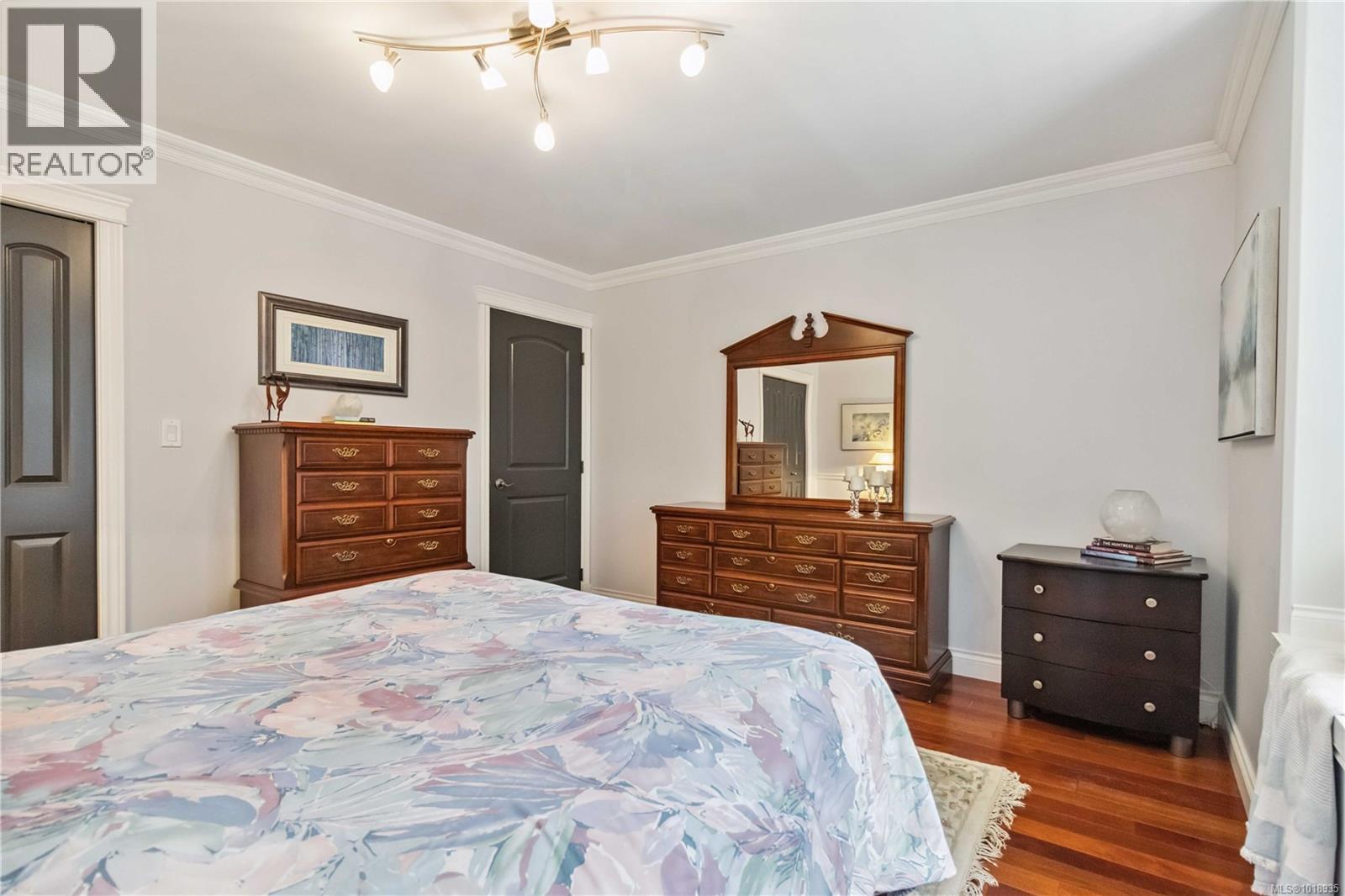  1702 De Sousa Place, Saanich