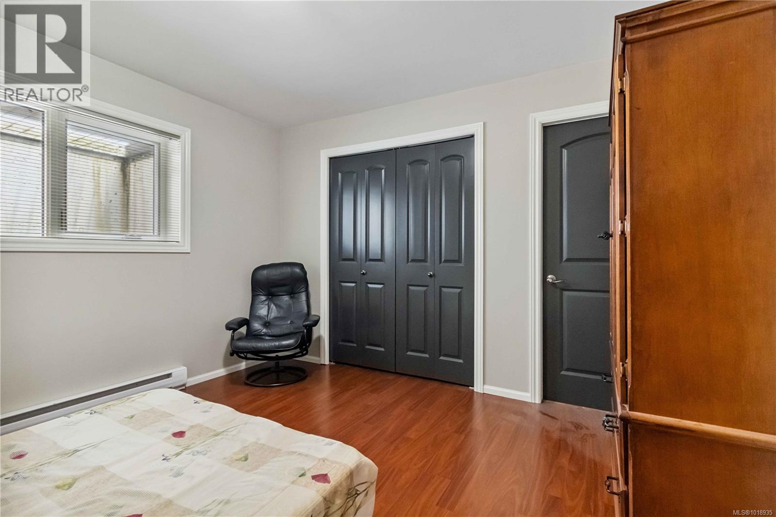  1702 De Sousa Place, Saanich