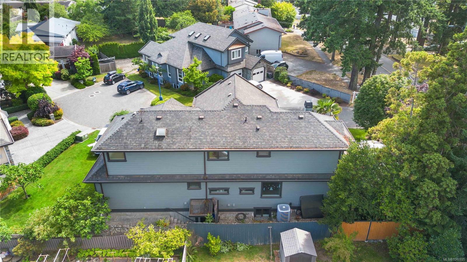  1702 De Sousa Place, Saanich