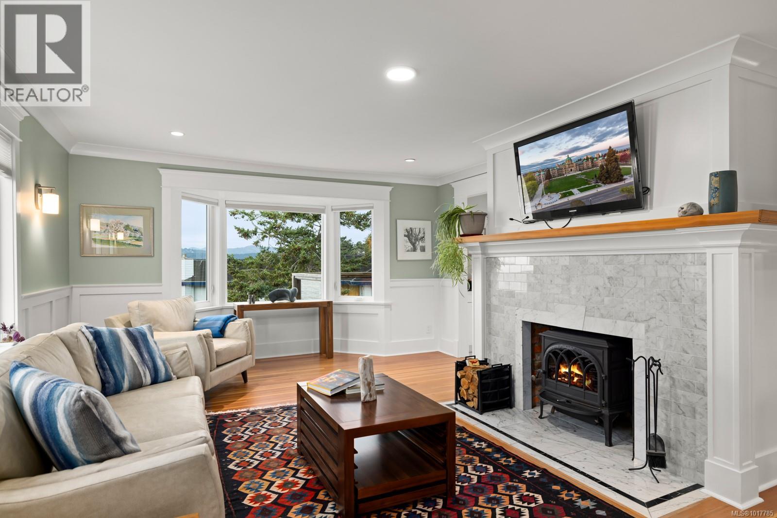 404 Constance Ave, Esquimalt