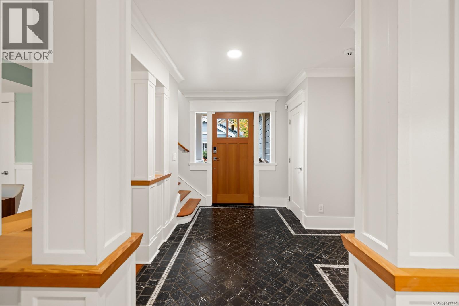 404 Constance Ave, Esquimalt