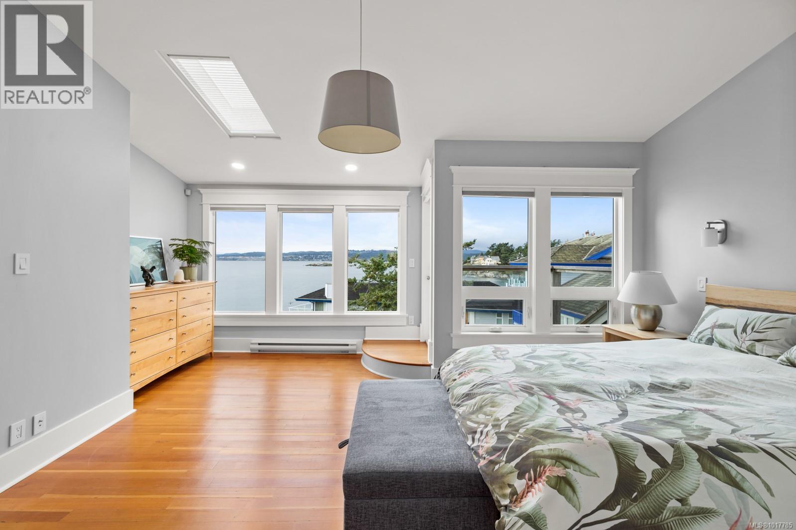 404 Constance Ave, Esquimalt