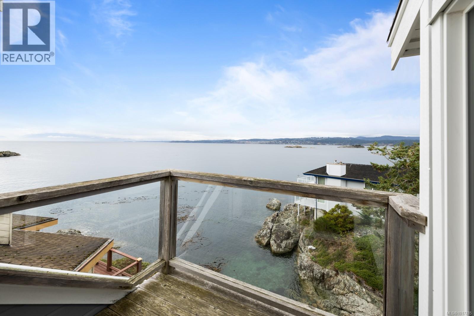 404 Constance Ave, Esquimalt