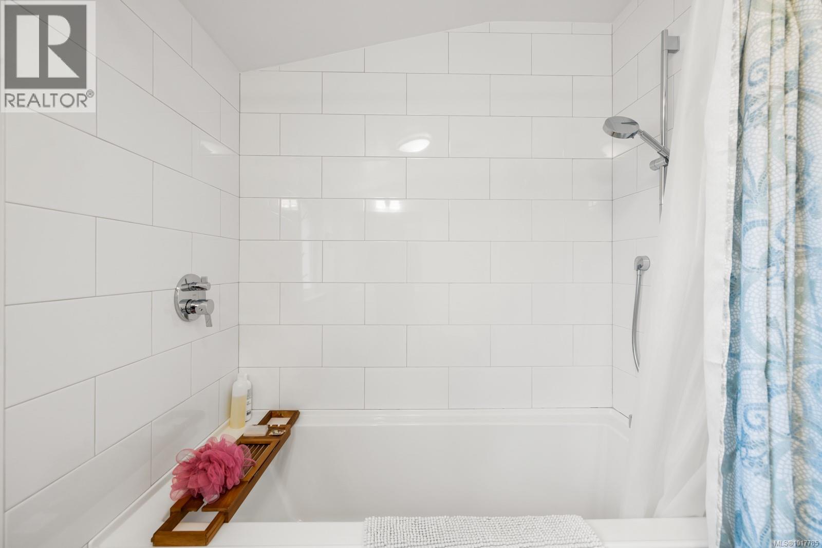 404 Constance Ave, Esquimalt