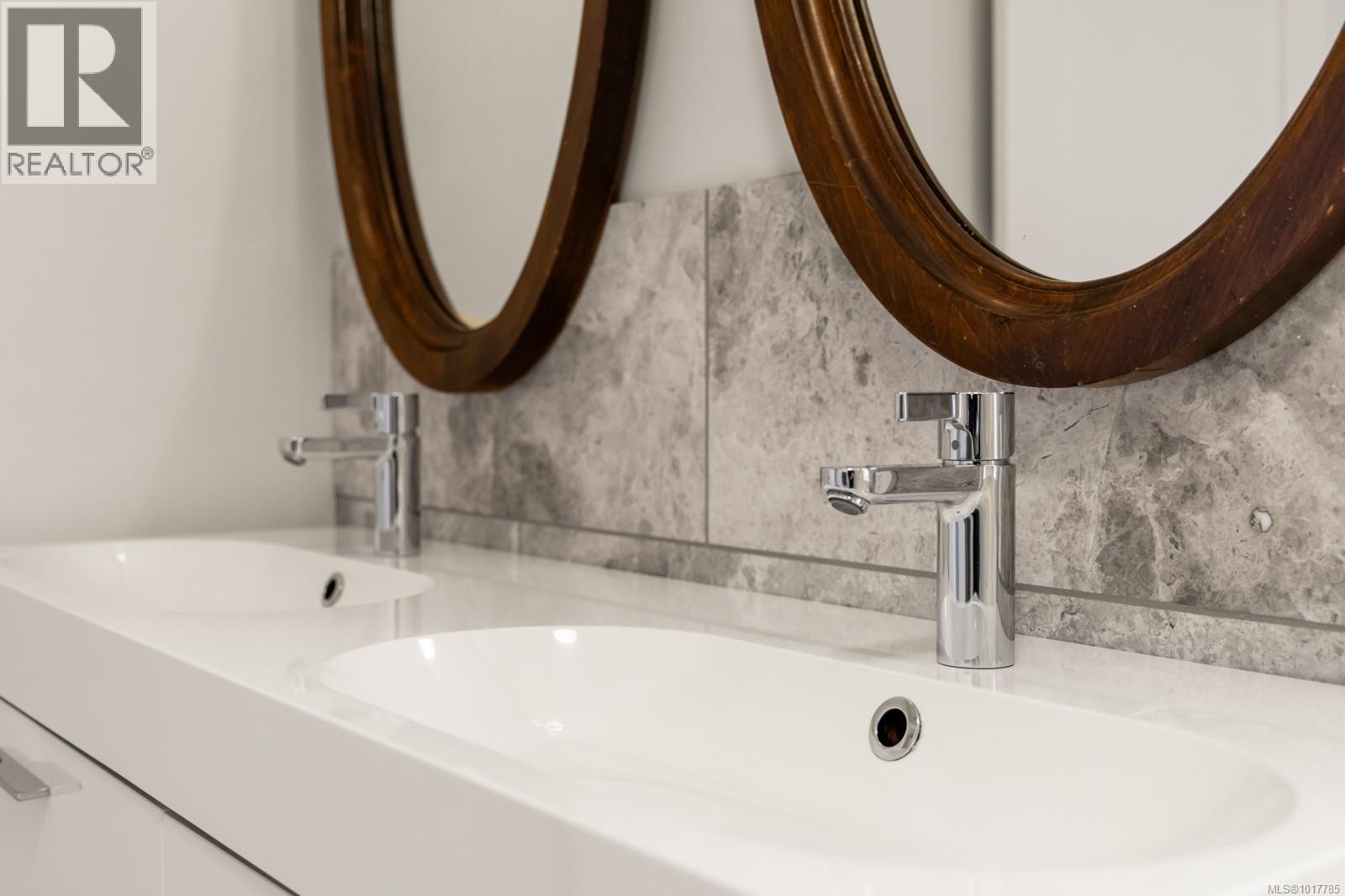 404 Constance Ave, Esquimalt