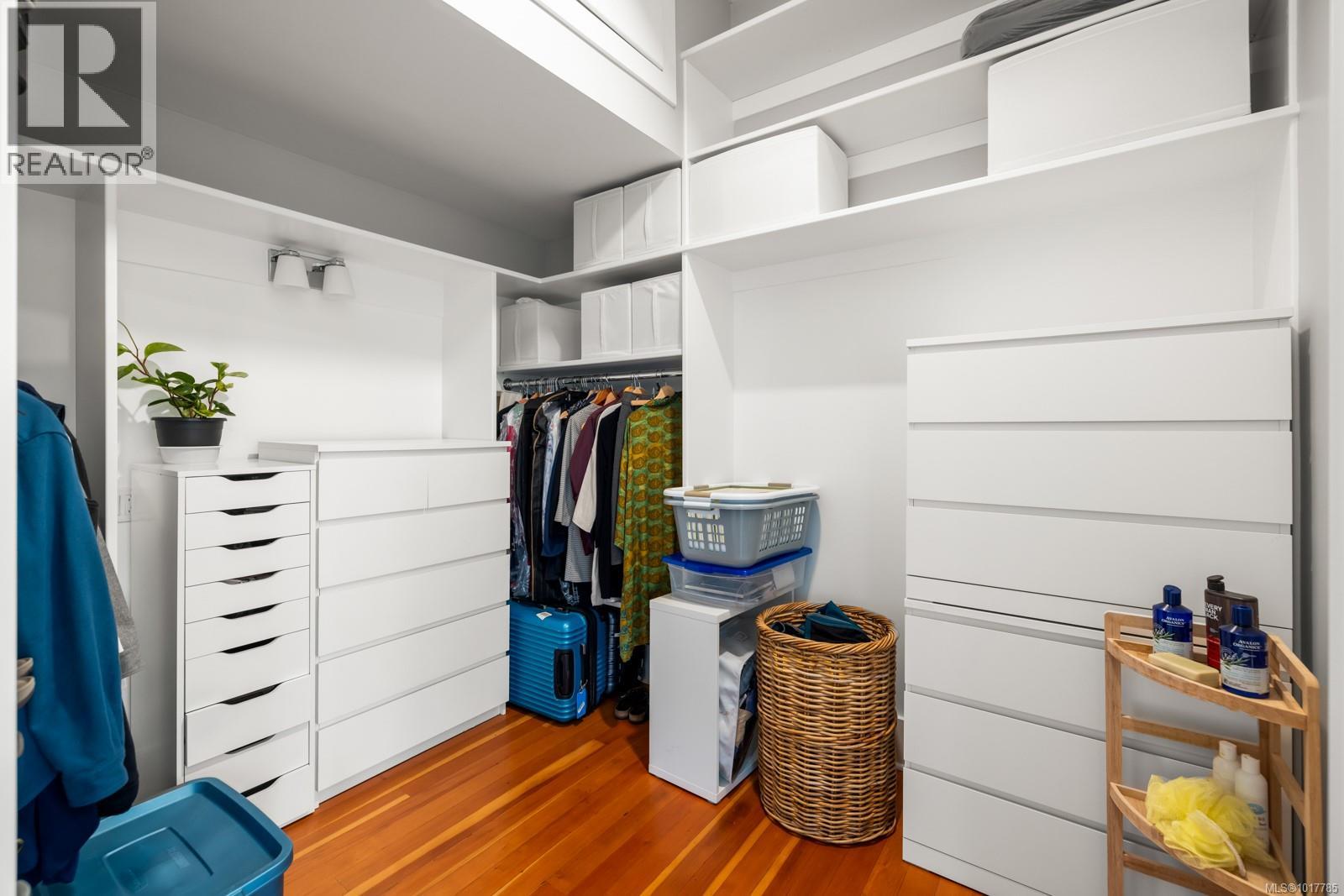 404 Constance Ave, Esquimalt