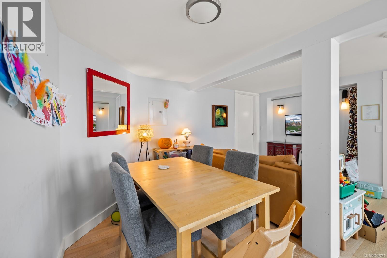 404 Constance Ave, Esquimalt