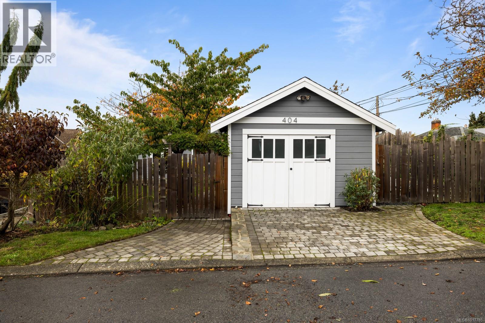 404 Constance Ave, Esquimalt