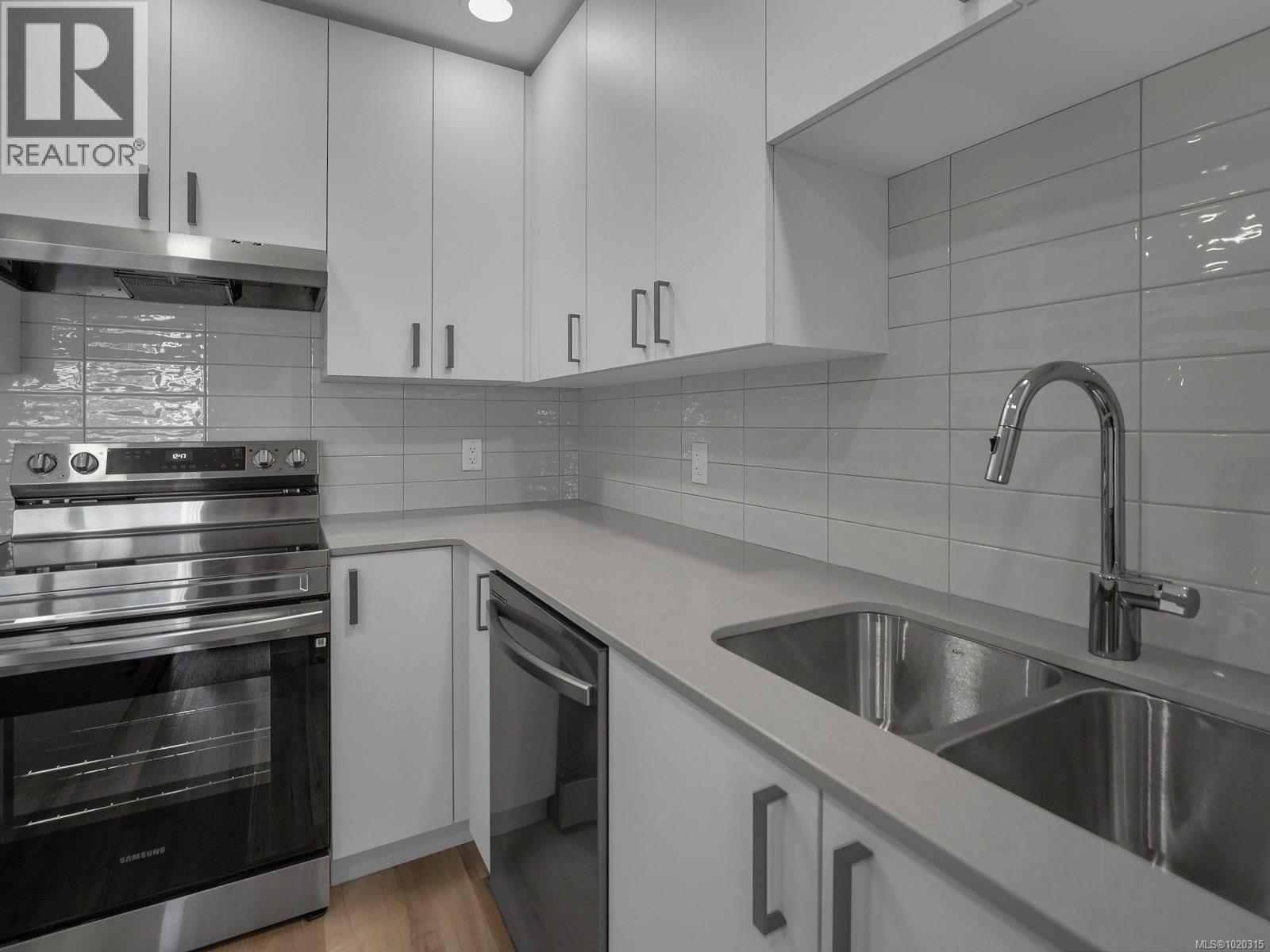 313 2390 City Gate Boulevard, Langford