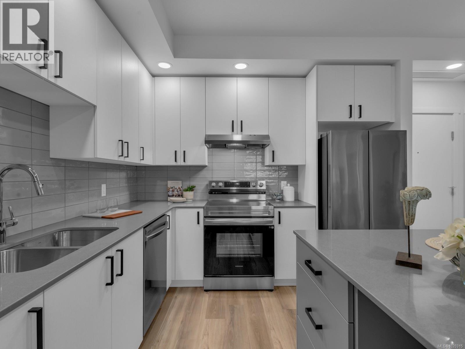 313 2390 City Gate Boulevard, Langford