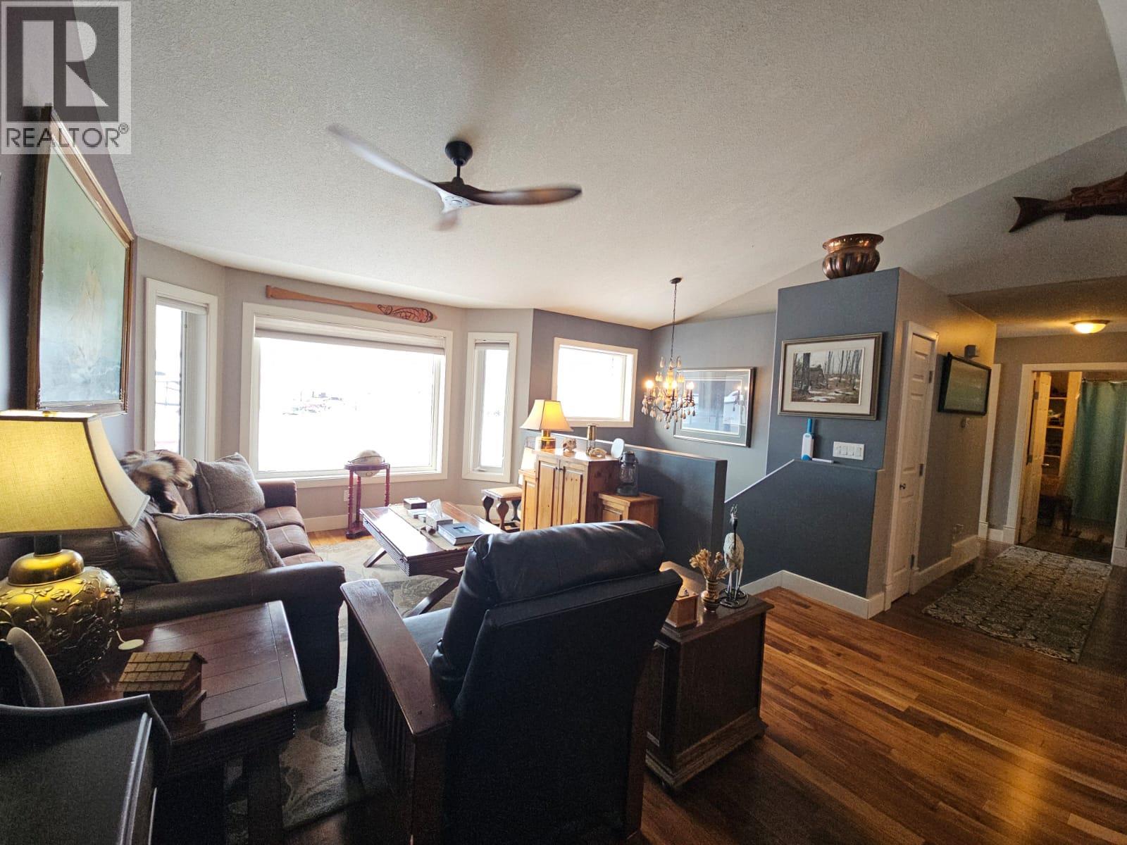 84 Wolverine Avenue, Tumbler Ridge