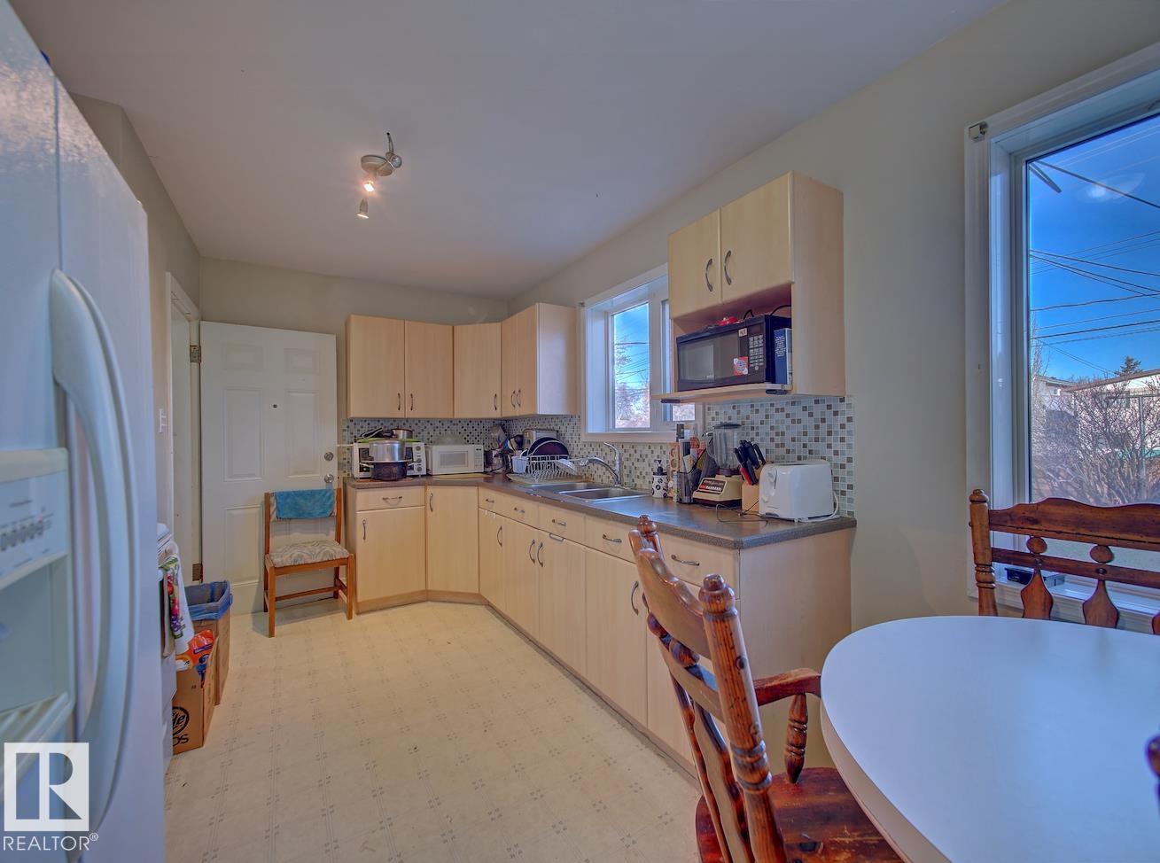 7908 82 AV NW, Edmonton