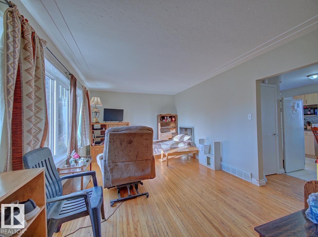 7908 82 AV NW, Edmonton