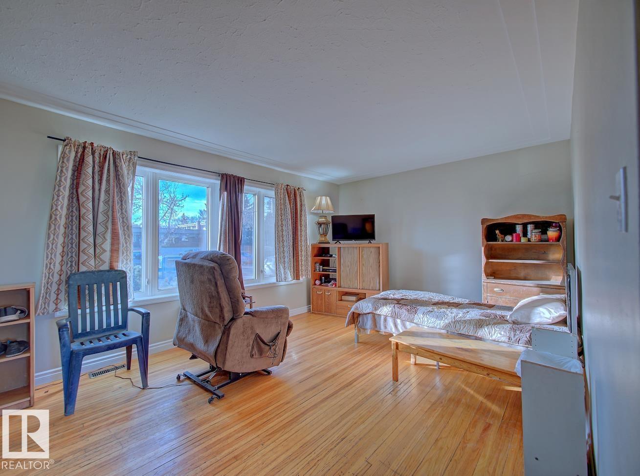 7908 82 AV NW, Edmonton