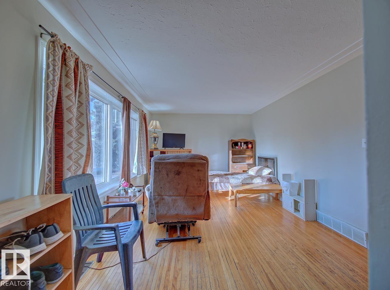 7908 82 AV NW, Edmonton