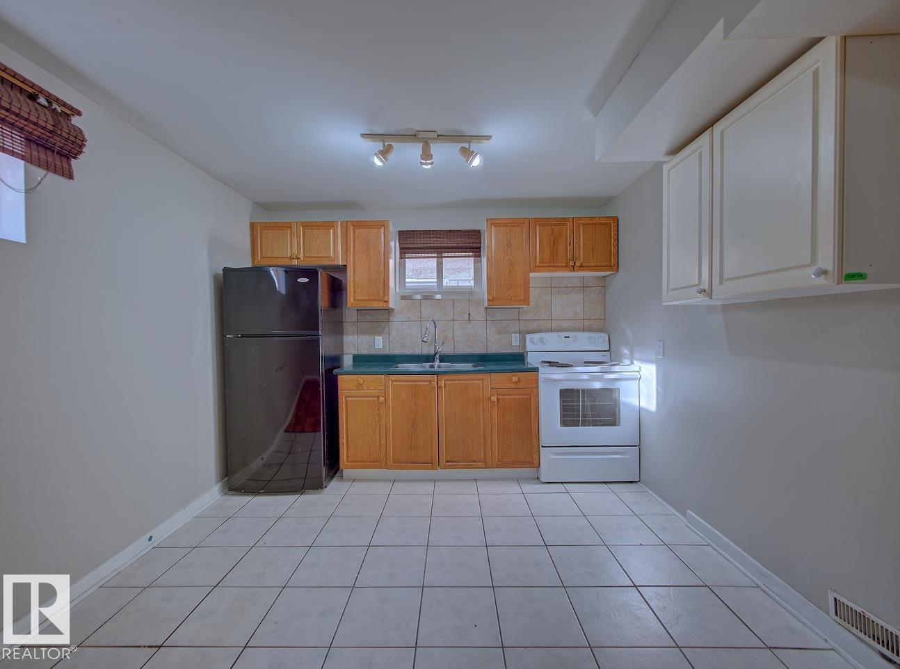 7908 82 AV NW, Edmonton