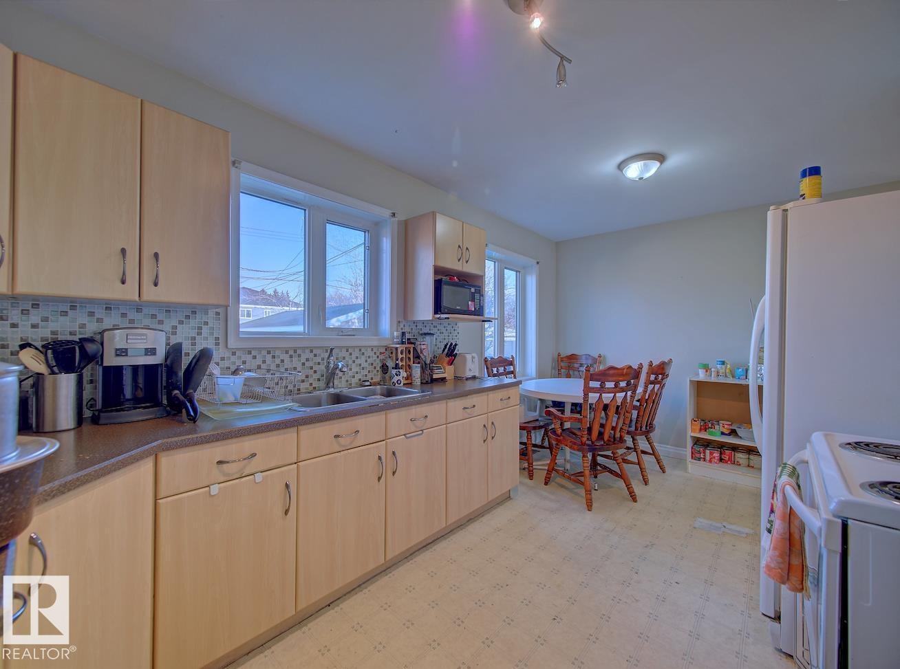 7908 82 AV NW, Edmonton