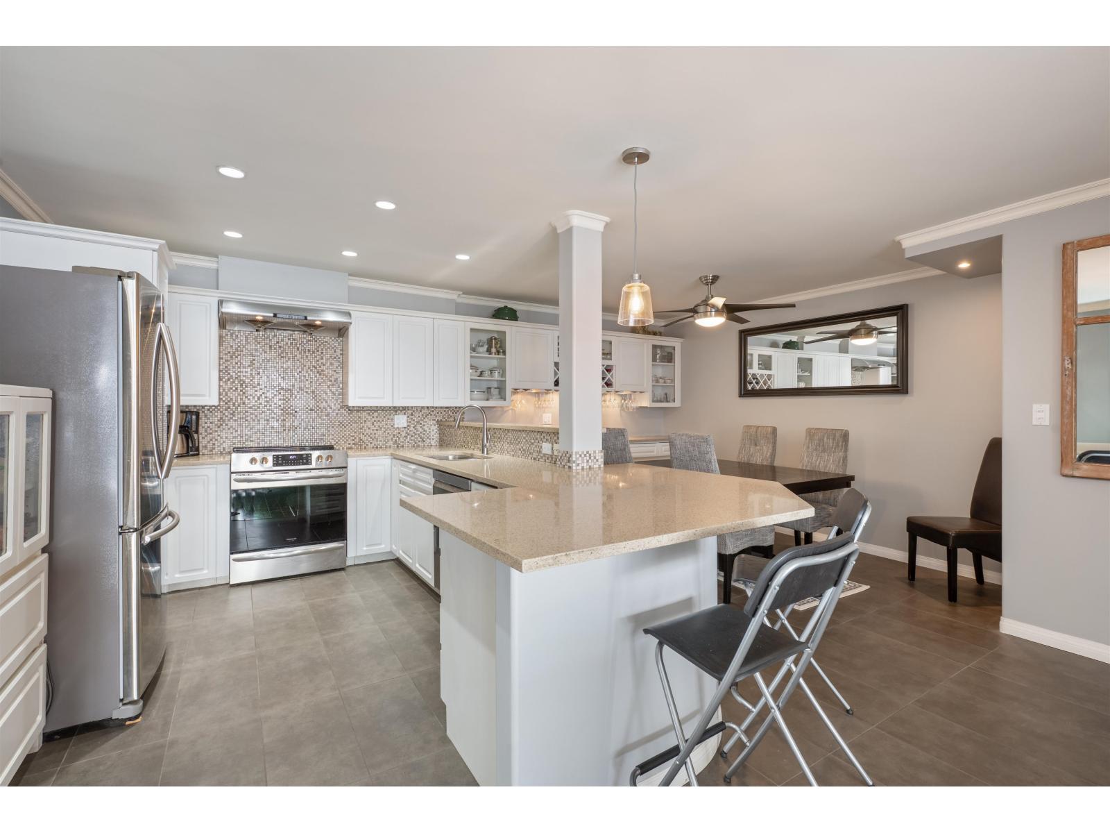 3 15129 MARINE DRIVE, White Rock