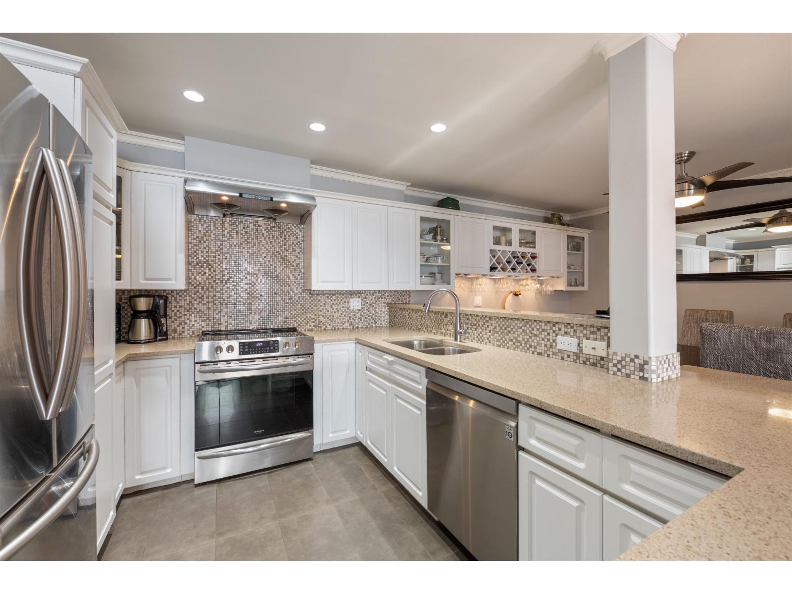 3 15129 MARINE DRIVE, White Rock