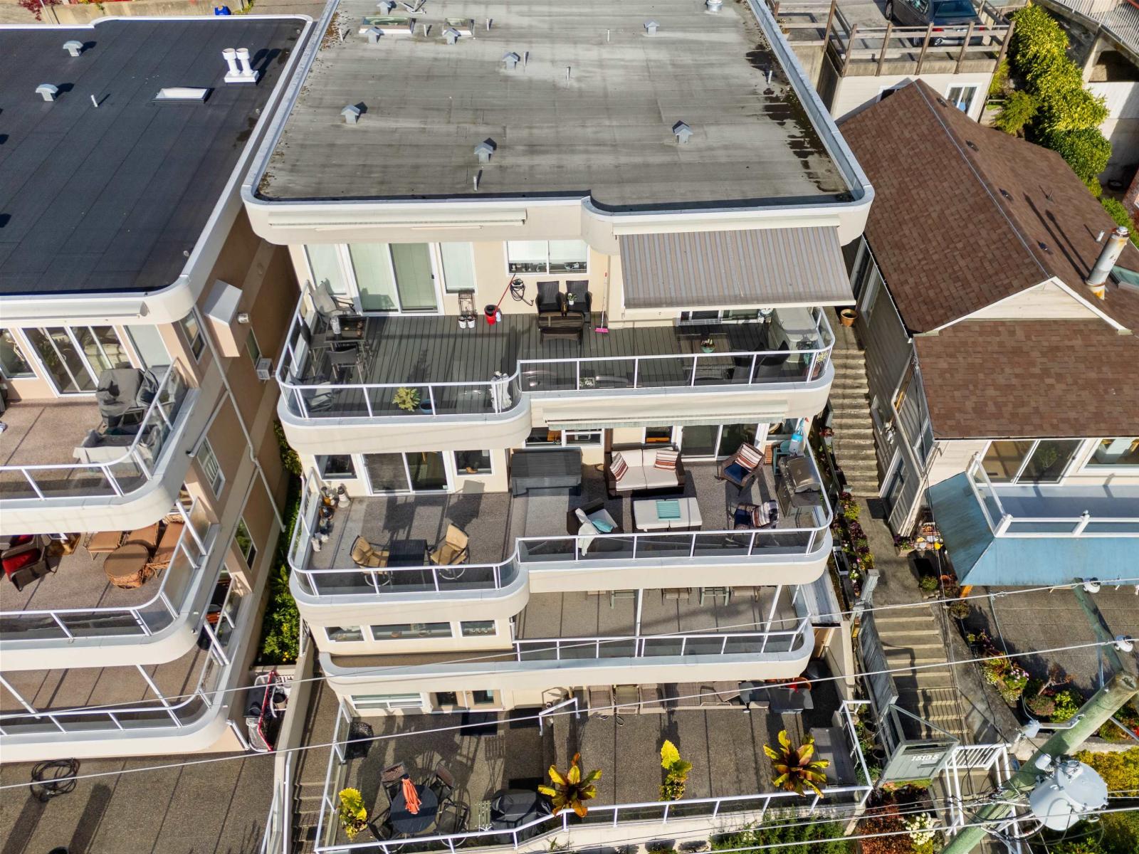 3 15129 MARINE DRIVE, White Rock