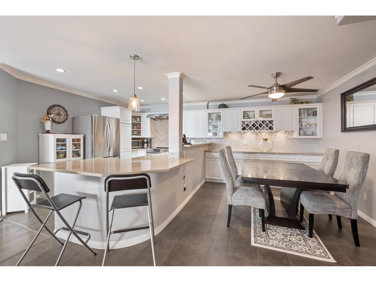 3 15129 MARINE DRIVE, White Rock