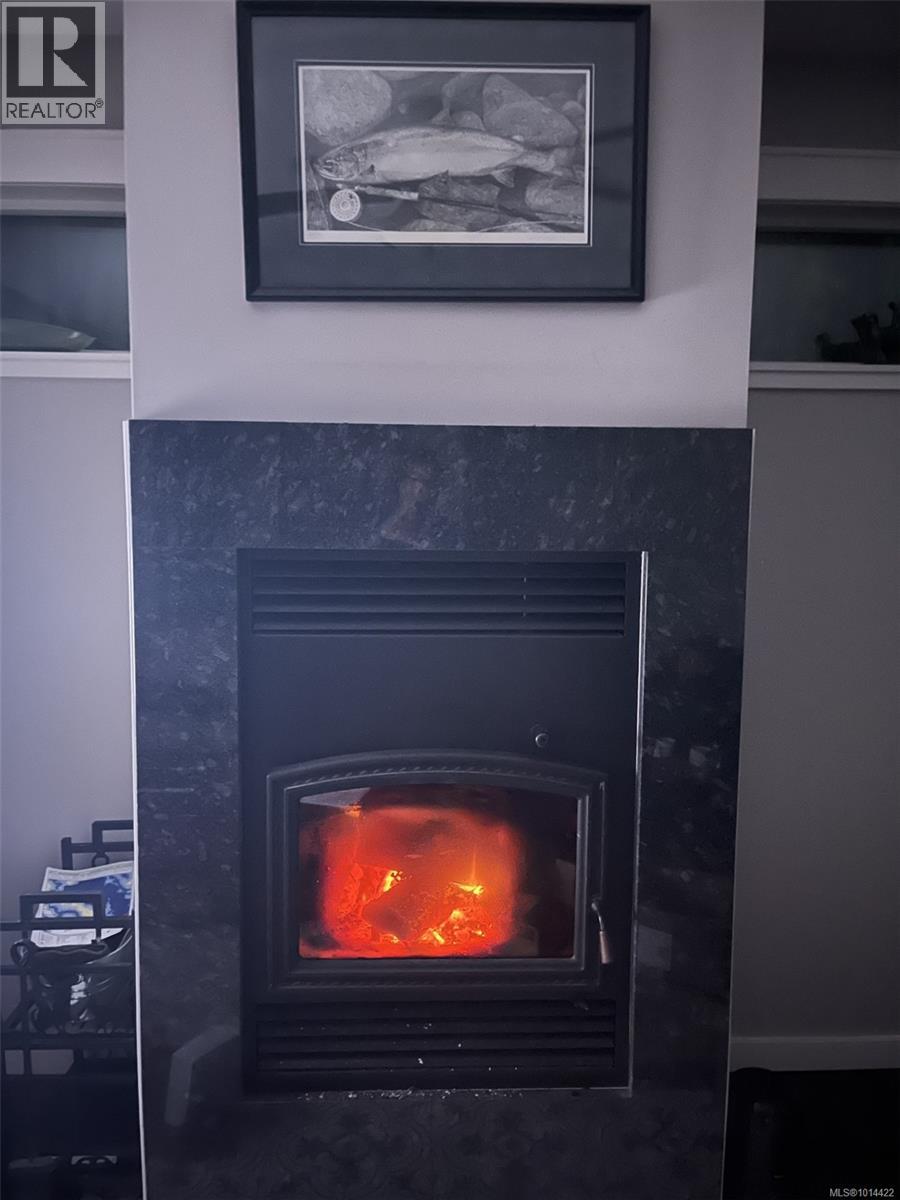 4754 Headquarters Rd, Courtenay