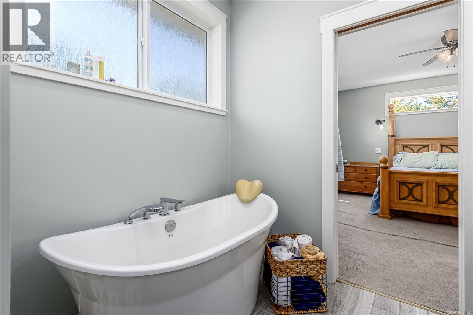 4754 Headquarters Rd, Courtenay