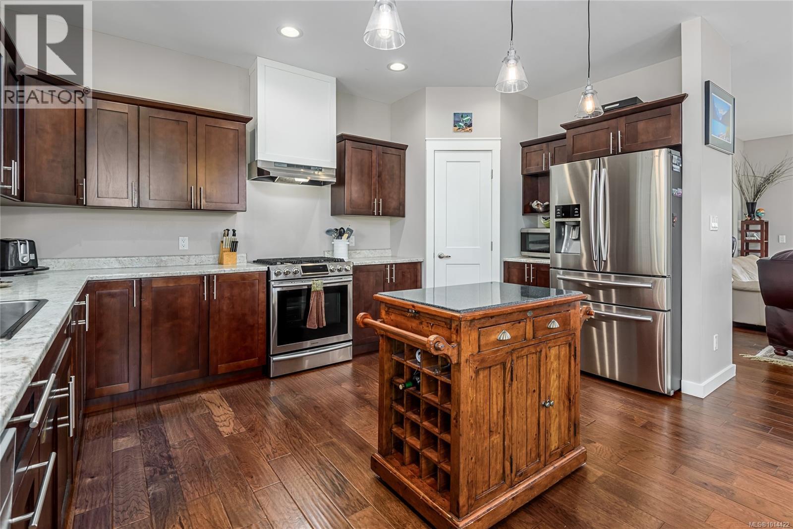 4754 Headquarters Rd, Courtenay