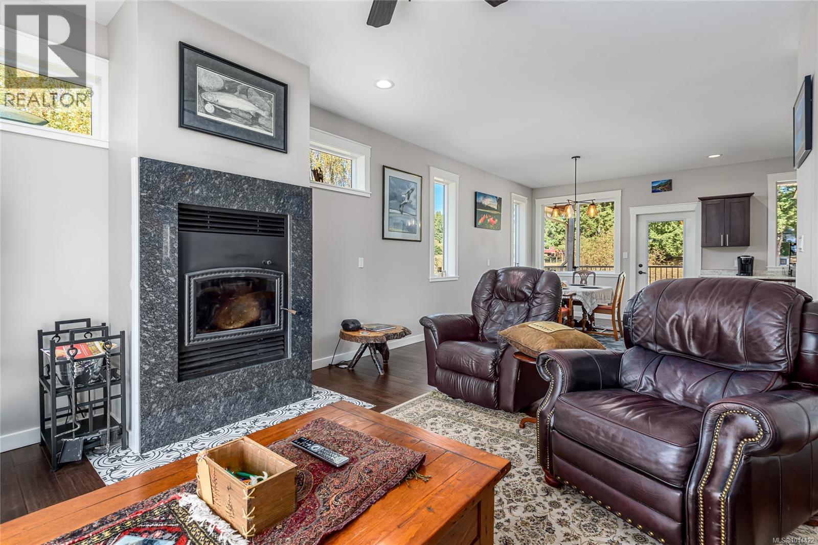 4754 Headquarters Rd, Courtenay