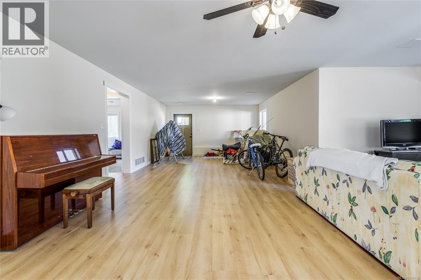 4754 Headquarters Rd, Courtenay