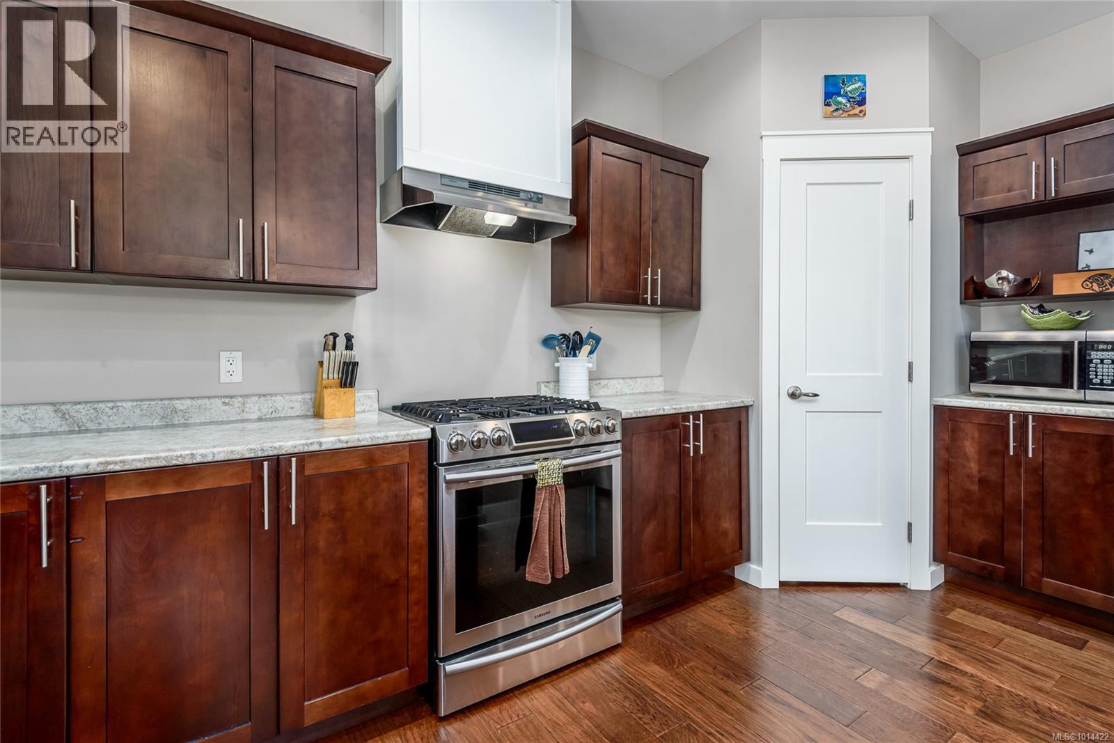 4754 Headquarters Rd, Courtenay