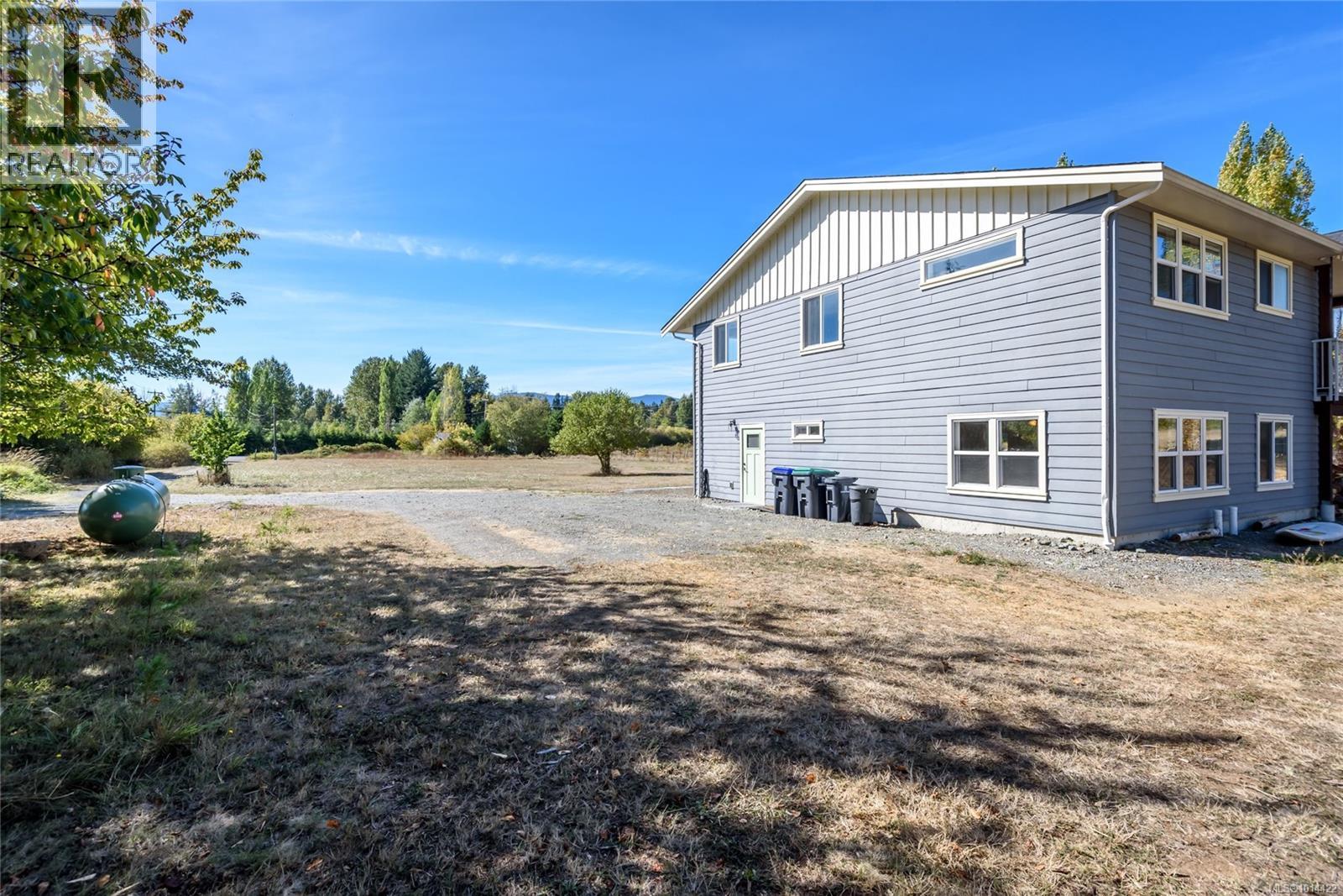 4754 Headquarters Rd, Courtenay