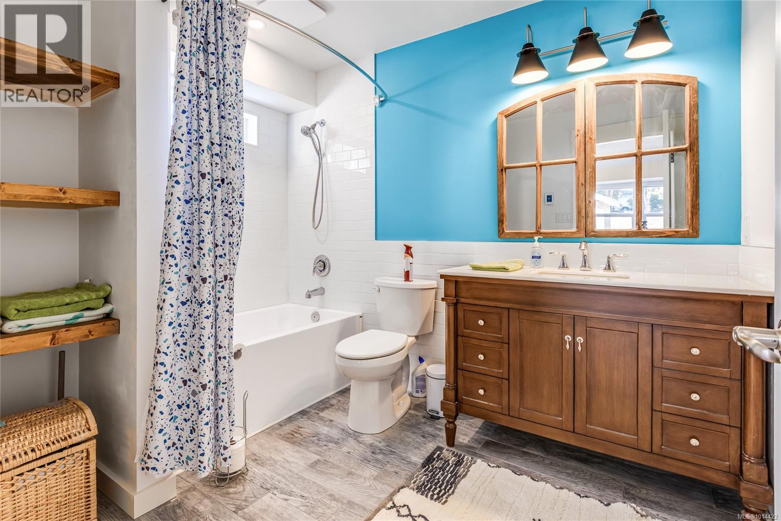 4754 Headquarters Rd, Courtenay