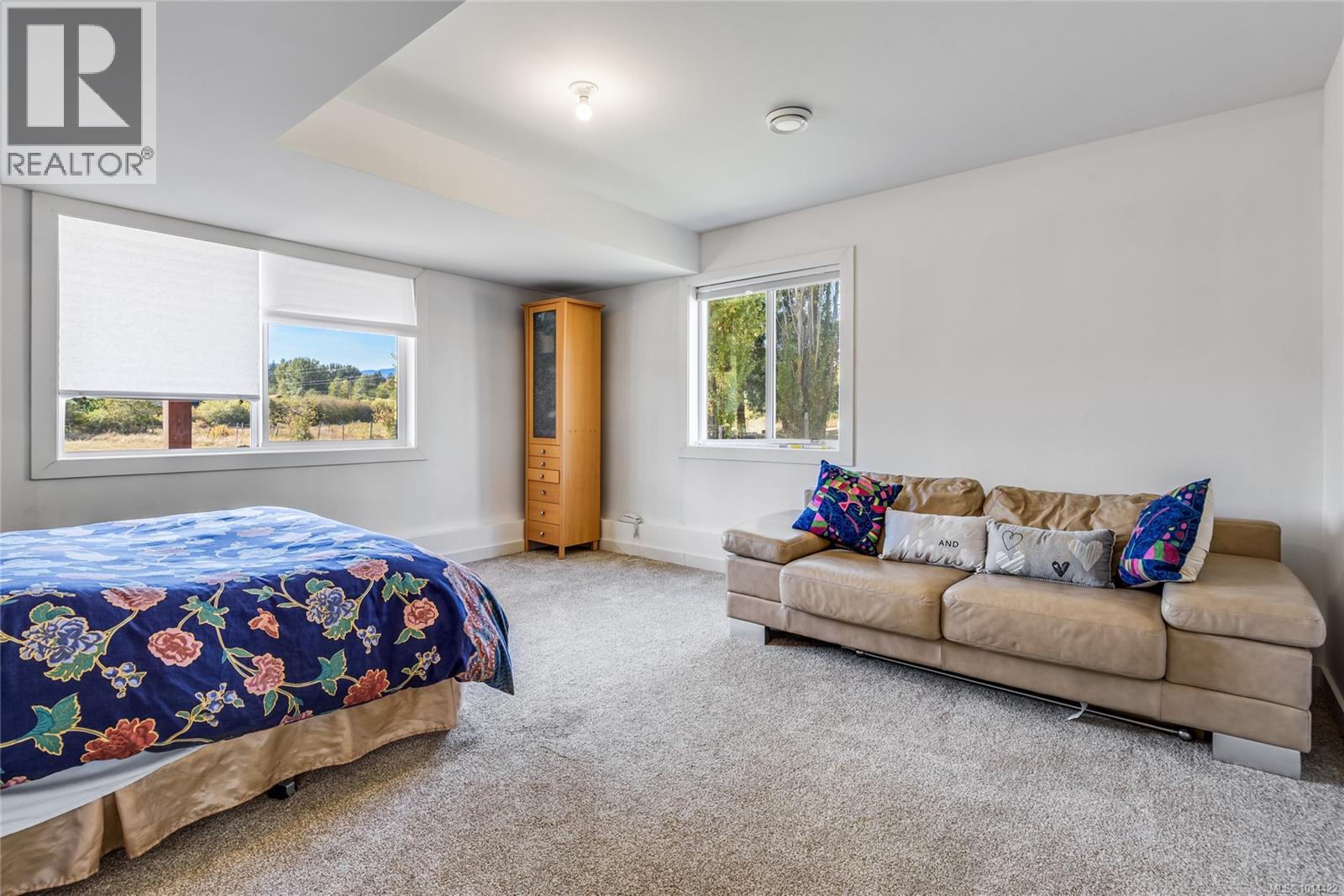 4754 Headquarters Rd, Courtenay