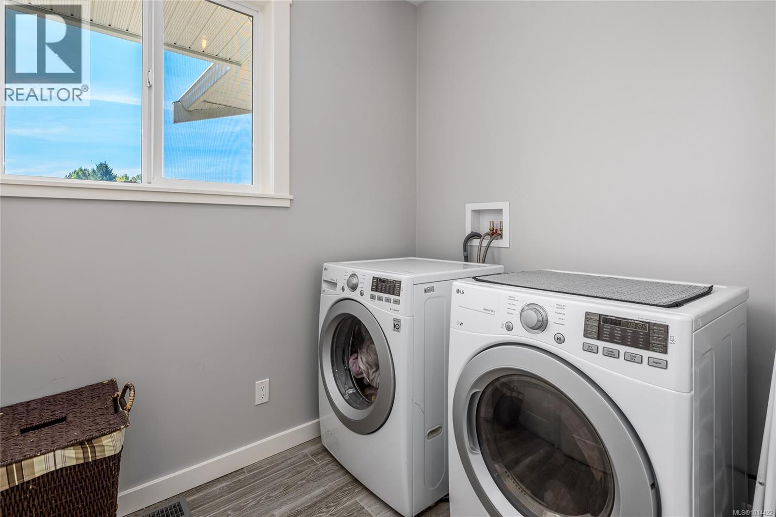 4754 Headquarters Rd, Courtenay