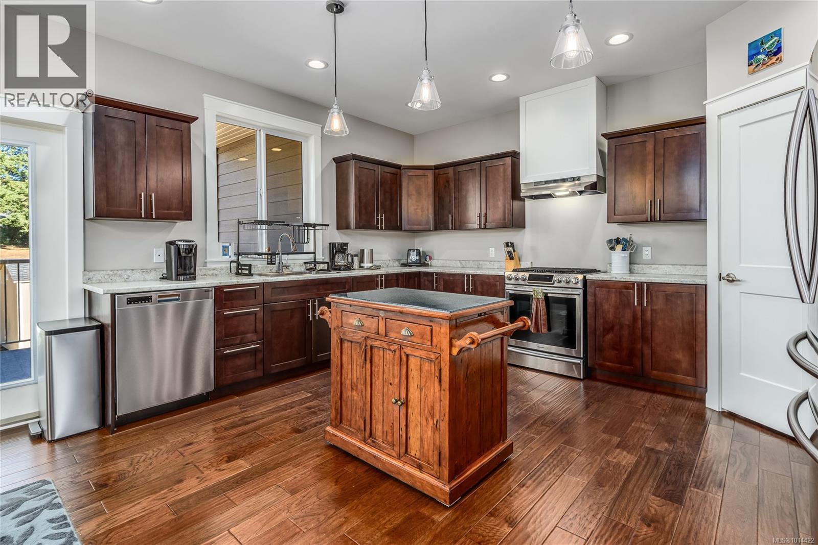 4754 Headquarters Rd, Courtenay