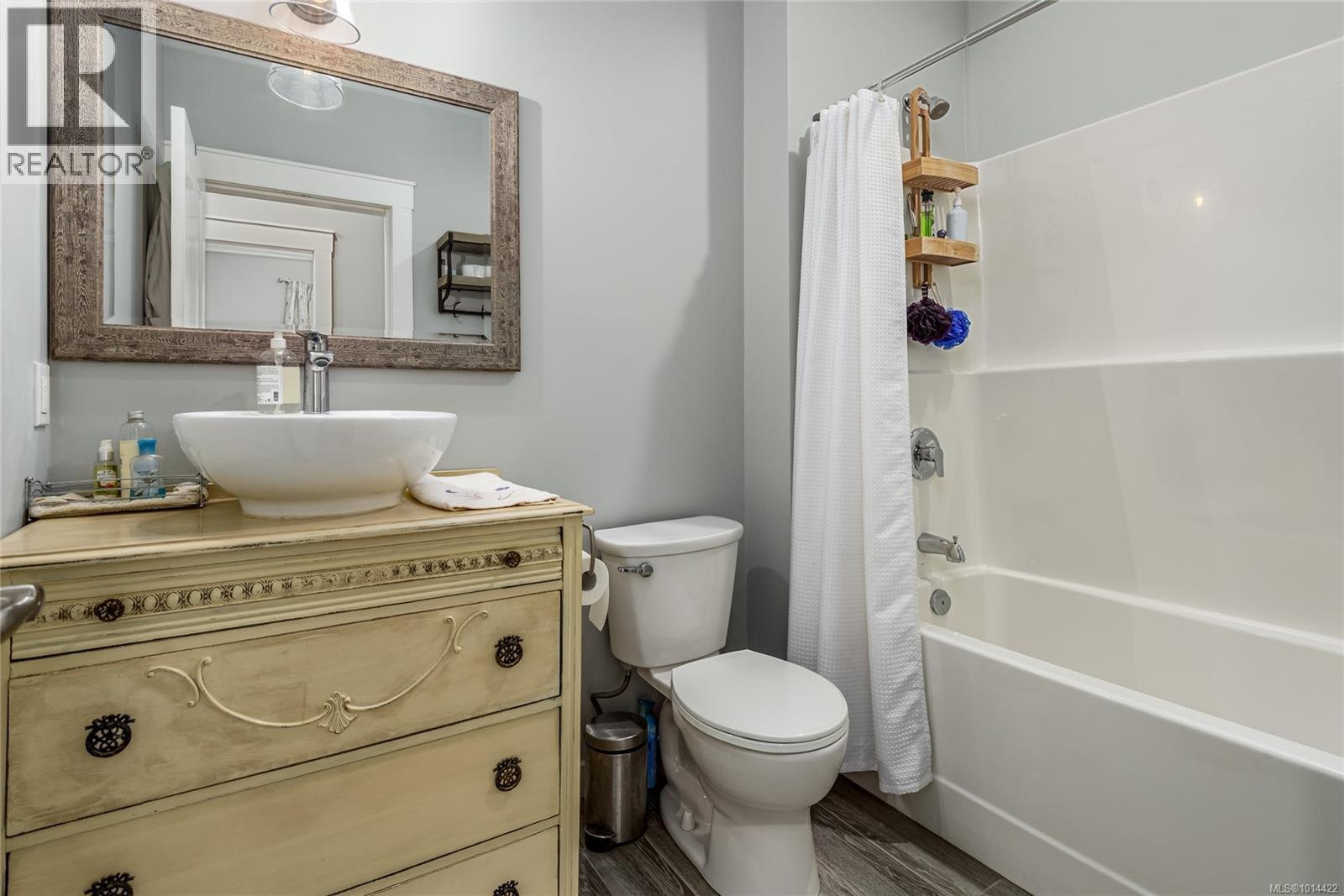 4754 Headquarters Rd, Courtenay