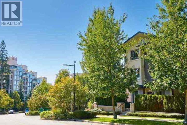 132 9229 UNIVERSITY CRESCENT, Burnaby