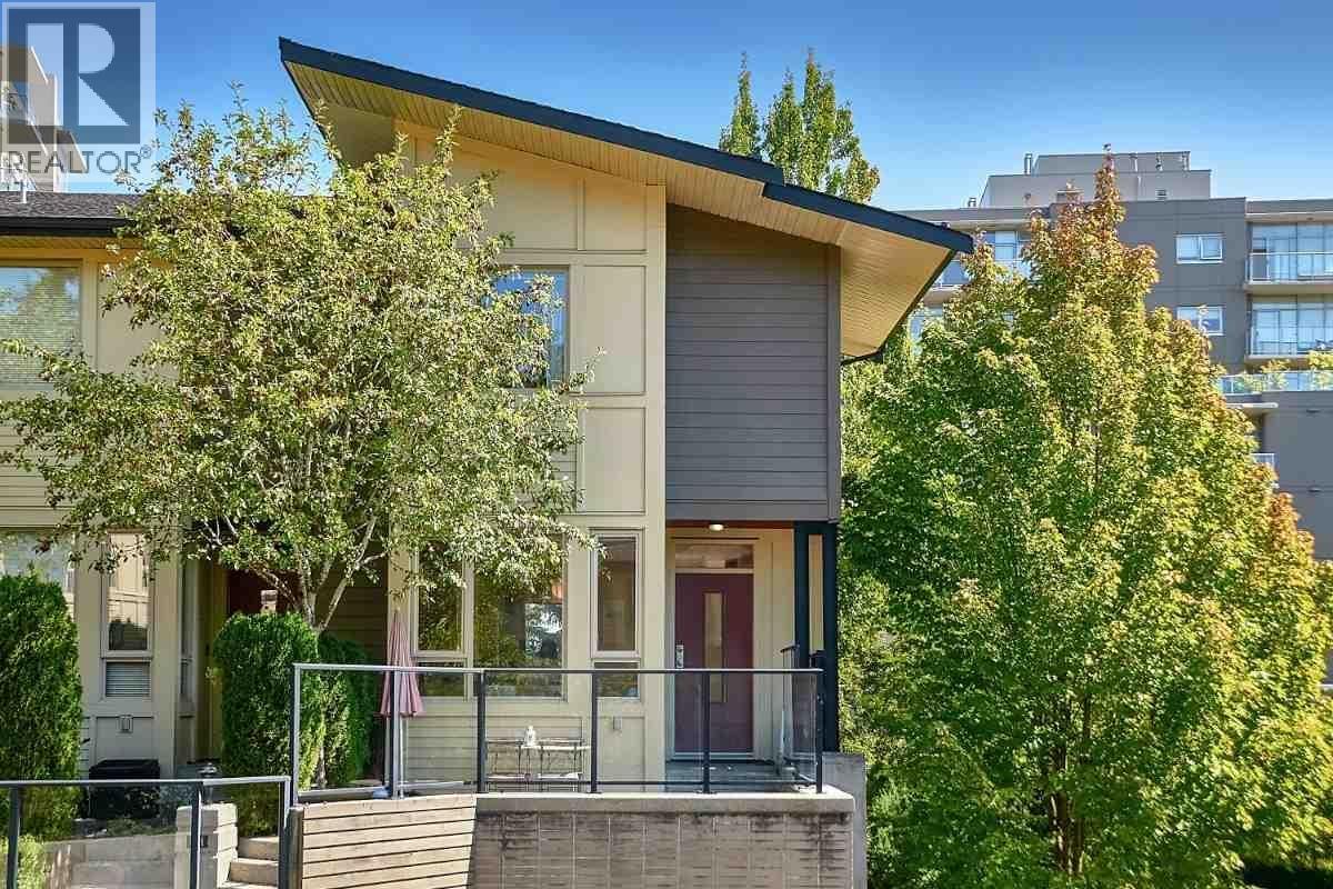 132 9229 UNIVERSITY CRESCENT, Burnaby