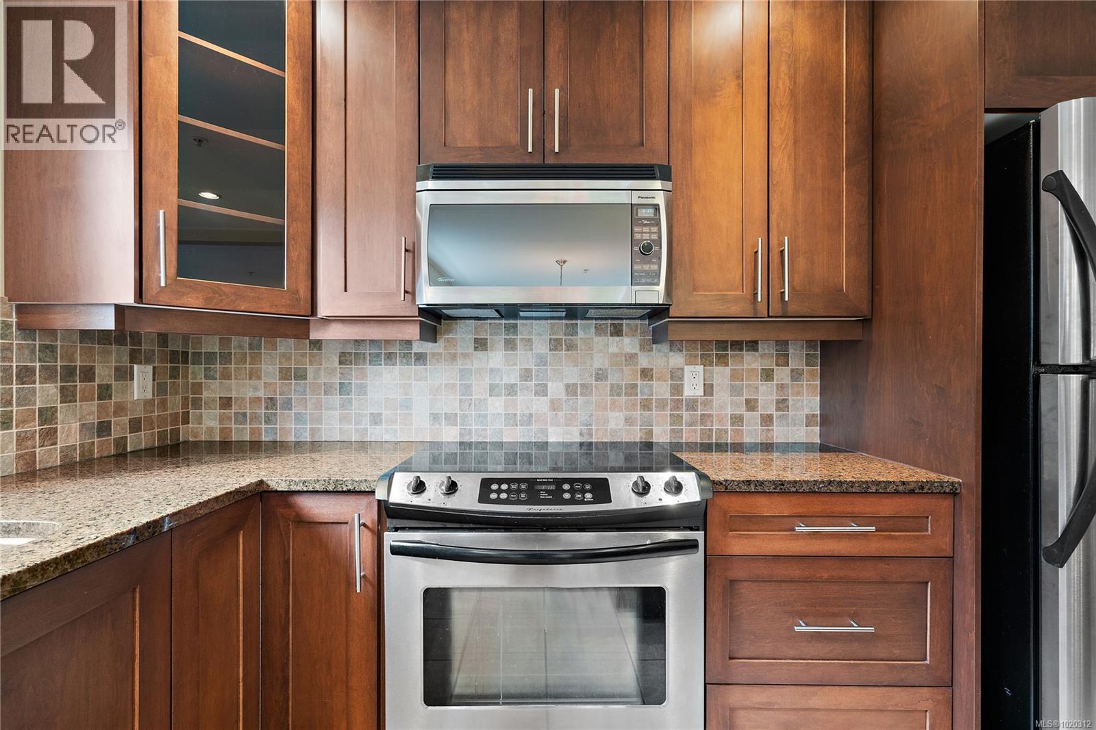 106 535 Heatherdale Lane, Saanich