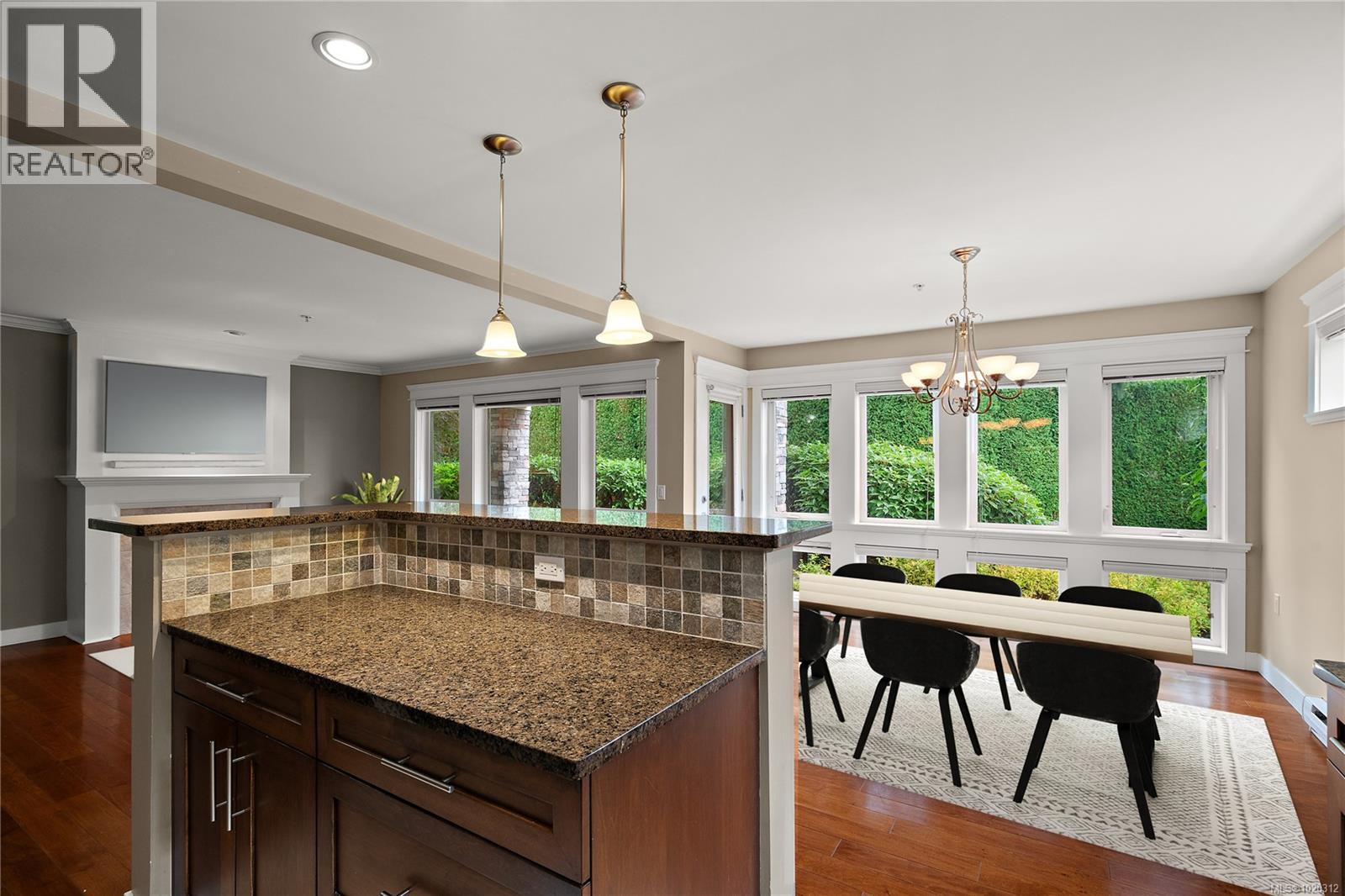 106 535 Heatherdale Lane, Saanich