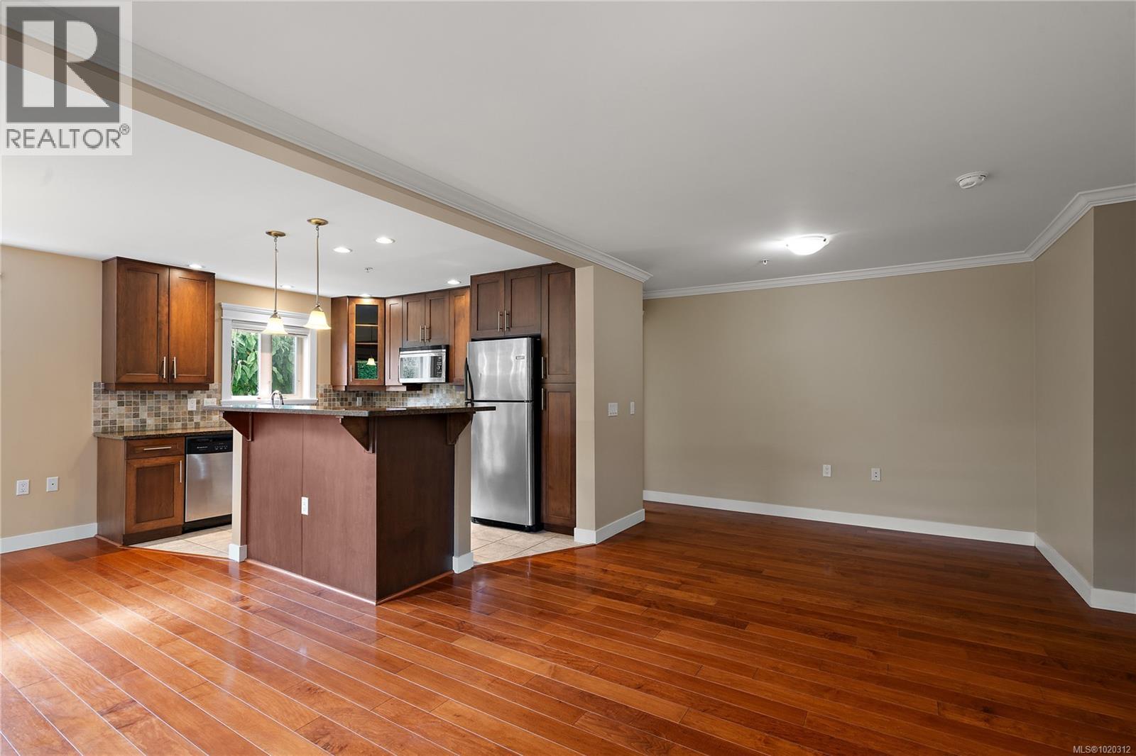 106 535 Heatherdale Lane, Saanich