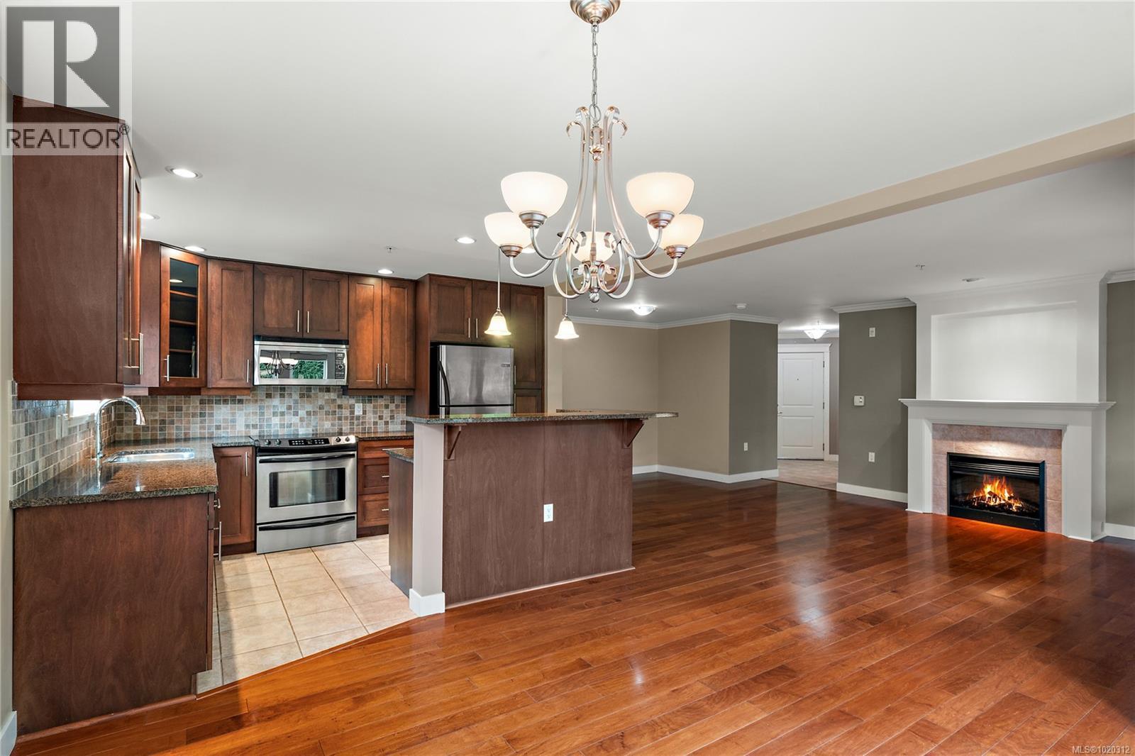 106 535 Heatherdale Lane, Saanich