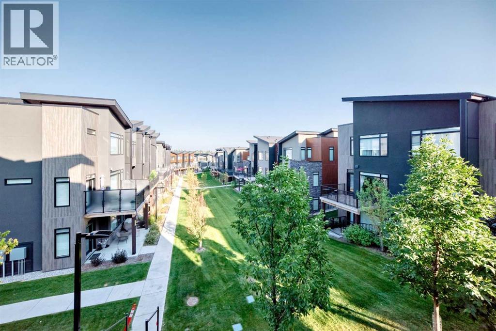 Single Family House for Sale in  Royal Elm Green NW Royal Oak Calgary 