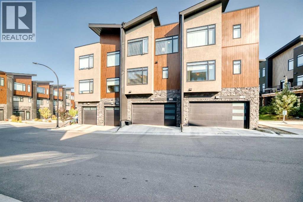 Single Family House for Sale in  Royal Elm Green NW Royal Oak Calgary 