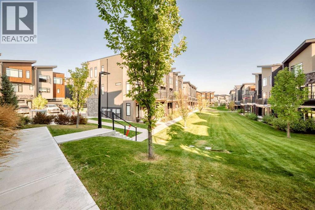 Single Family House for Sale in  Royal Elm Green NW Royal Oak Calgary 