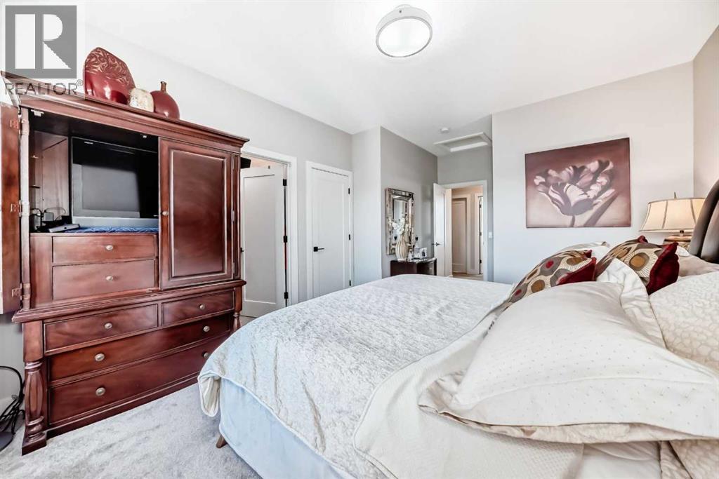 Single Family House for Sale in  Royal Elm Green NW Royal Oak Calgary 