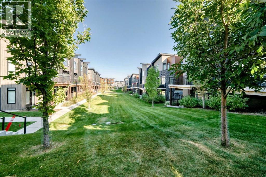 Single Family House for Sale in  Royal Elm Green NW Royal Oak Calgary 