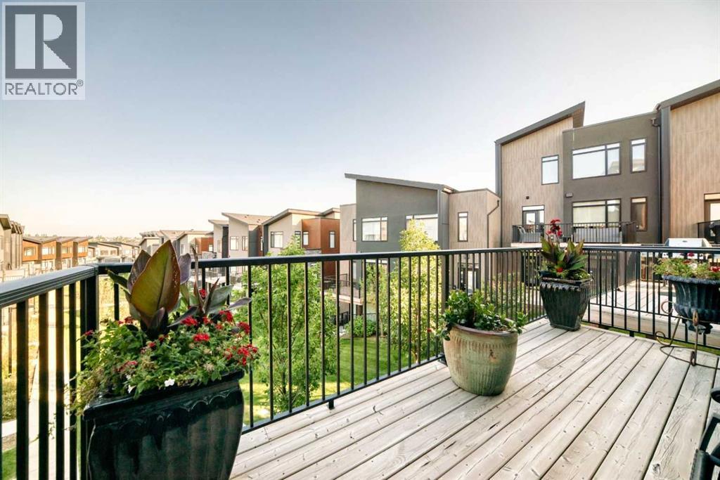 Single Family House for Sale in  Royal Elm Green NW Royal Oak Calgary 